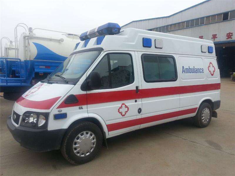 救護車和醫(yī)療車有什么區(qū)別？救護車廠家專業(yè)為你解答。01