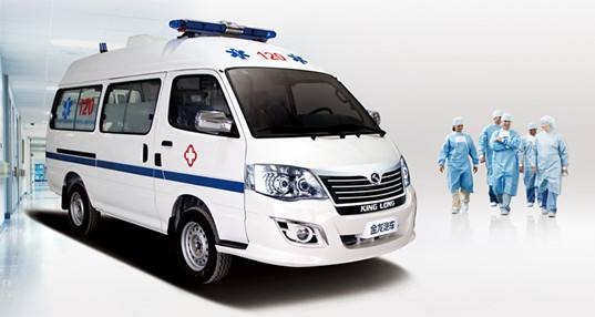 命懸一線牽動人心，救護車臨危不亂治病救人_
